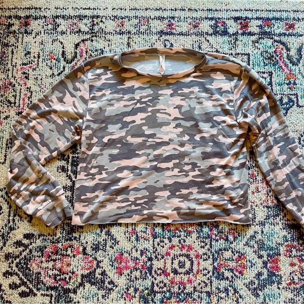 YMI Pink Camo Fleece Lined Cropped Long Sleeve Tee Size Medium